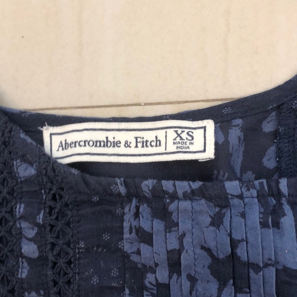 Abercrombie & Fitch off the shoulder. - Picture 3 of 4